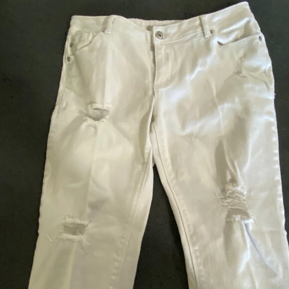EUC Est 1948 Denim Distressed White stretch Jeans~8 - Picture 3 of 12